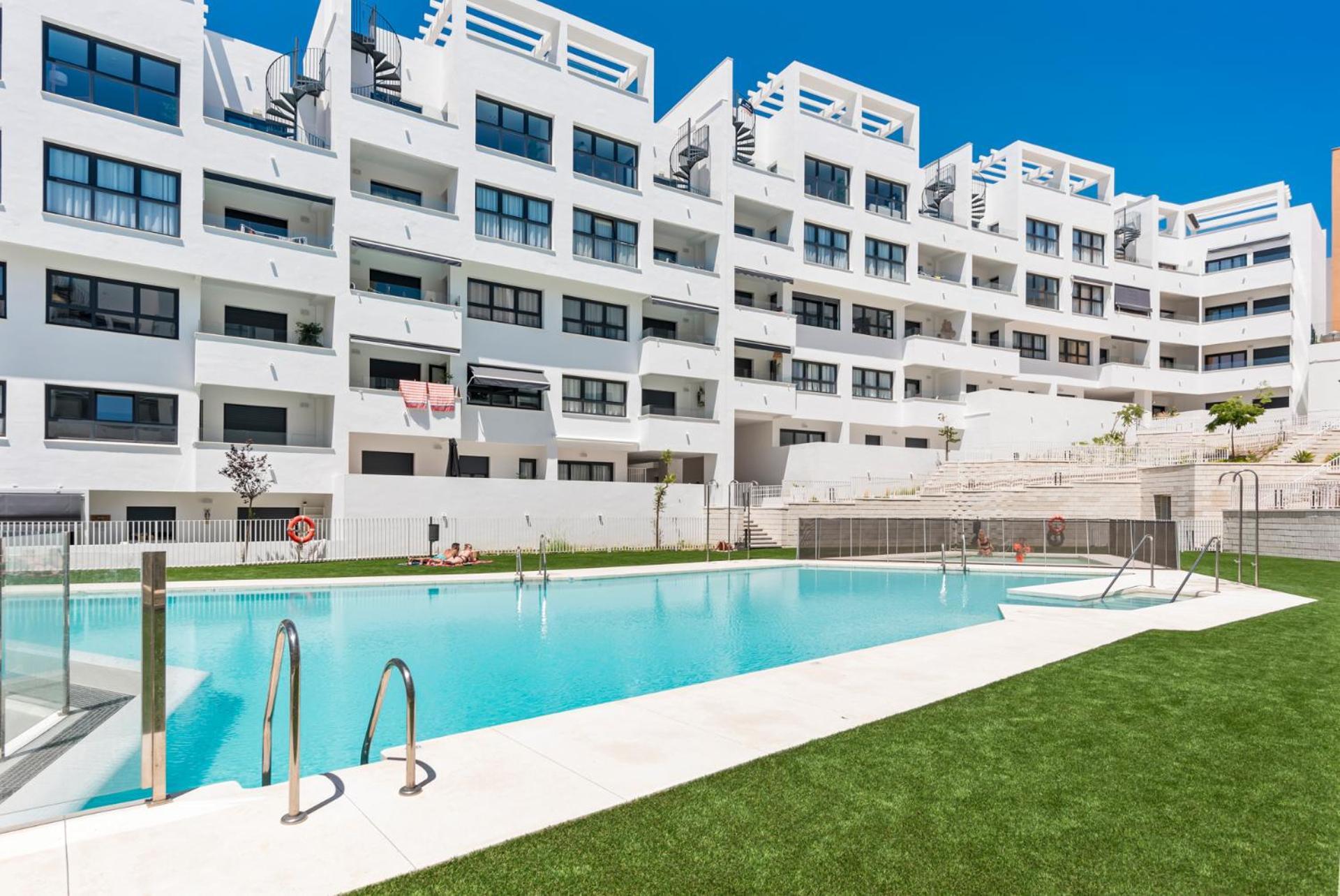 Beautiful 2-Bedroom Apartment Near Center And Beach Estepona Buitenkant foto