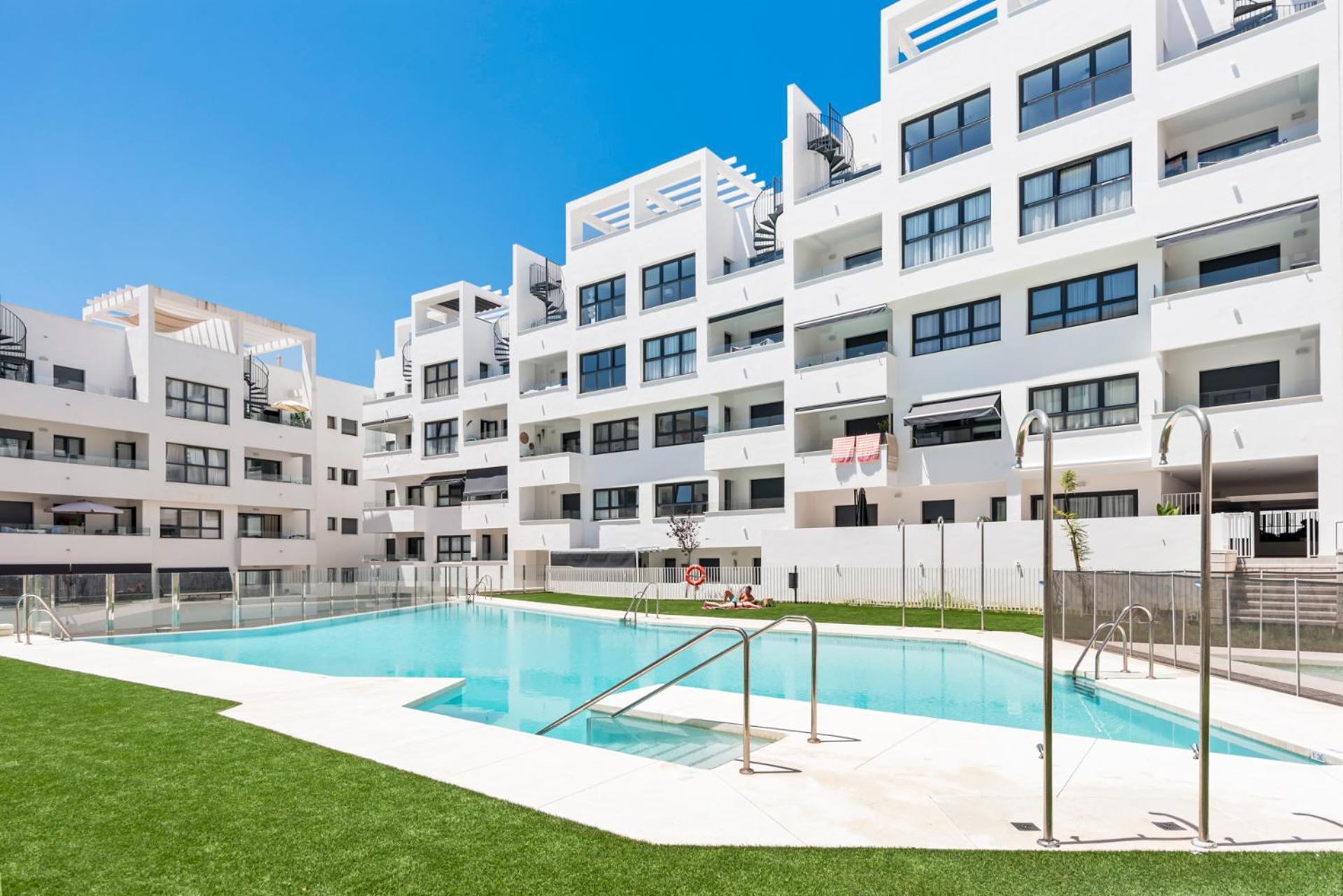 Beautiful 2-Bedroom Apartment Near Center And Beach Estepona Buitenkant foto