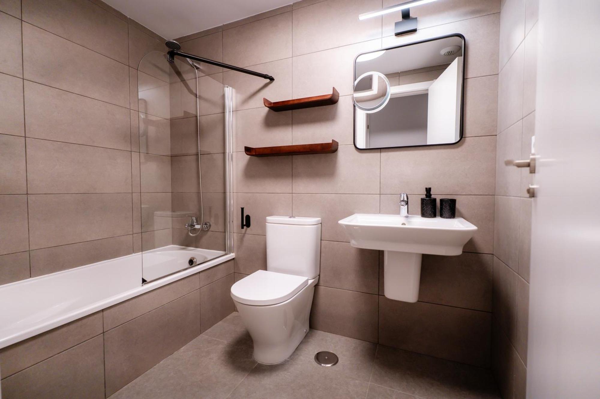Beautiful 2-Bedroom Apartment Near Center And Beach Estepona Buitenkant foto